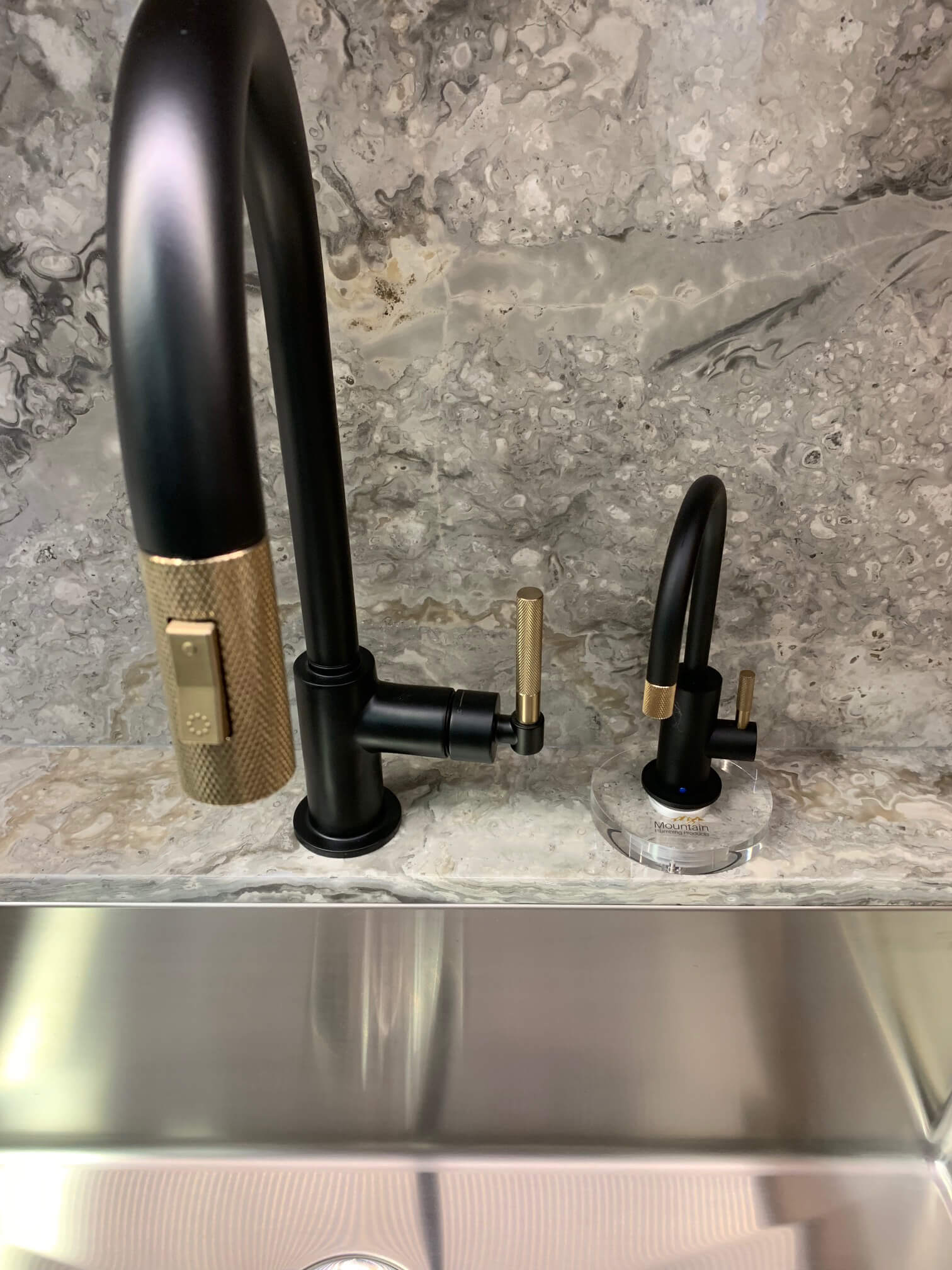 Pairing the MT1843 Duet Knurled Faucet with Brizo's Litze Kitchen ...